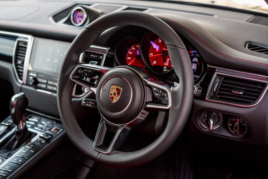 Панель приборов Porsche Macan SportDesign Package (95B) 2016 года  (MY) (фото 36 из 40)